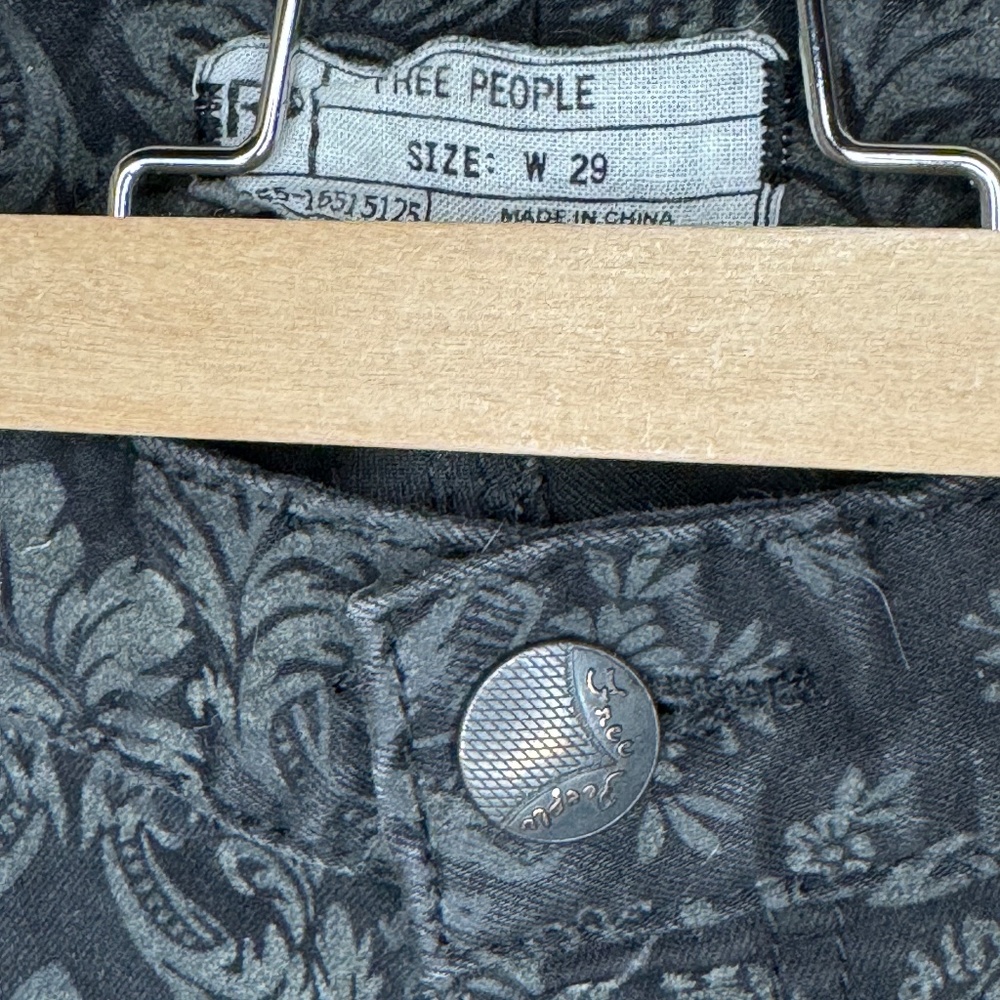 Free People sz 29 good used condition, mid rise - Picture 2 of 6